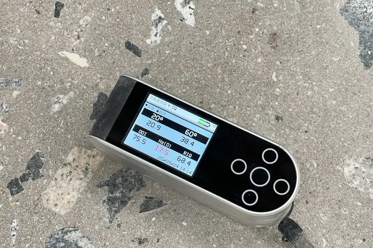 日本のコンクリート仕上げは20年遅れ